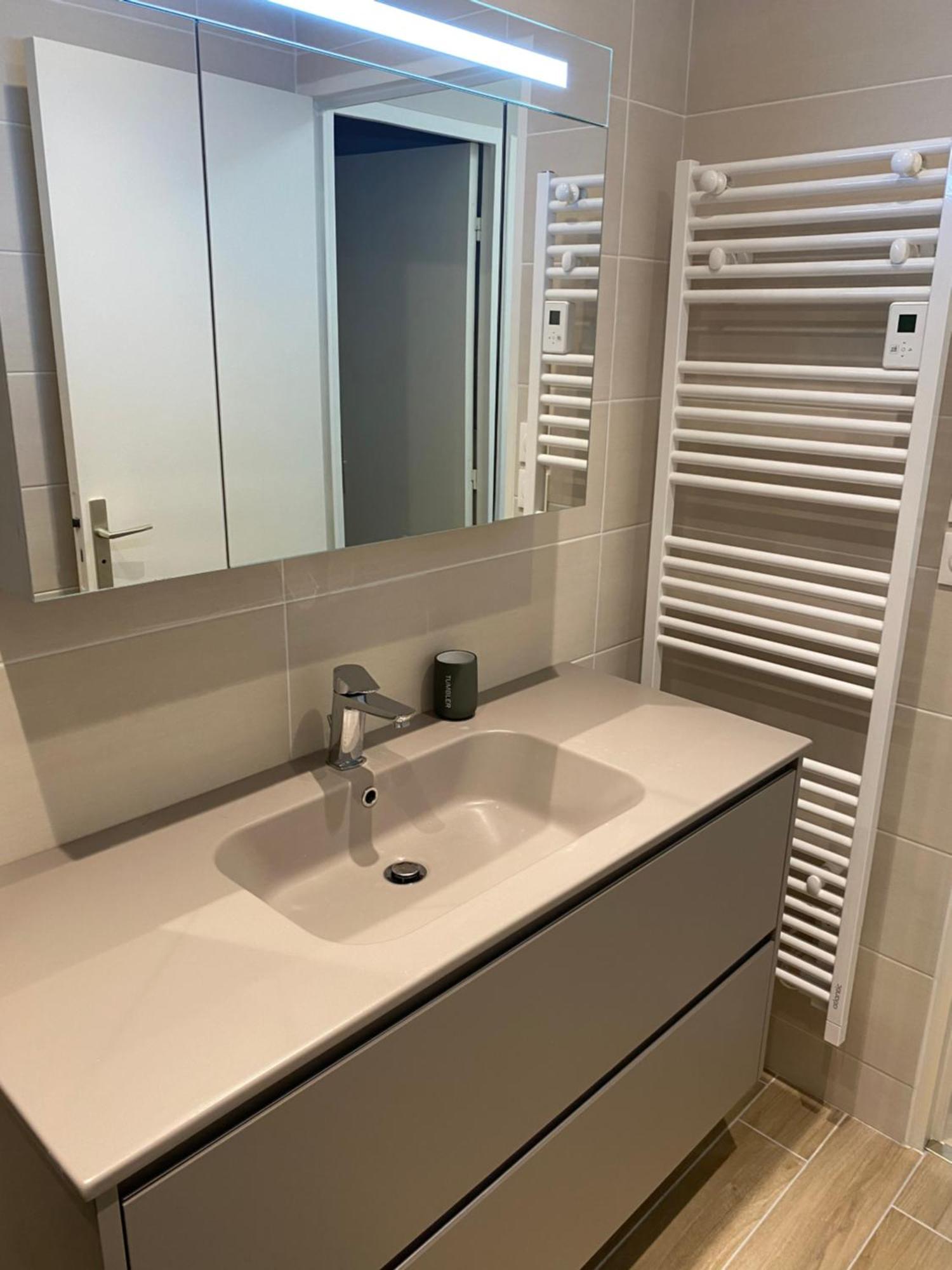 Appartement 65M2 Avec Balcon Vues Partielles Mer A 150M De La Plage Et Centre, Wifi Et Parking Prive 布伦维尔索梅 外观 照片